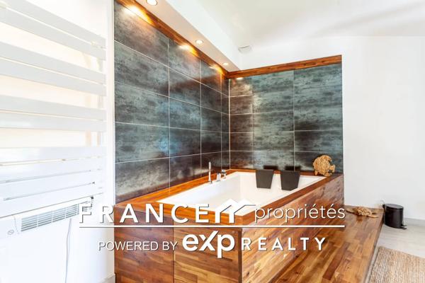 Maison 245 m2 - 7 pièces.