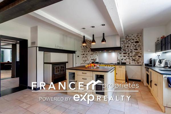 Maison 245 m2 - 7 pièces.