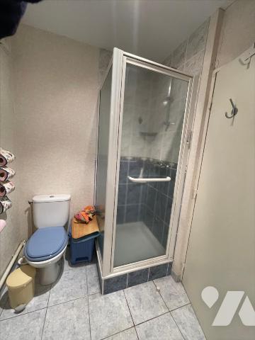 Centre ville.Rare !Appartement de type 4 avec 2 balcons (vérandas) et 2 garages fermés.Il se co...