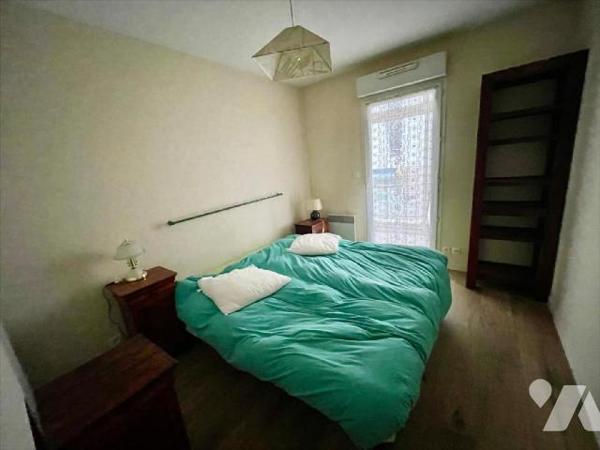 Centre ville.Rare !Appartement de type 4 avec 2 balcons (vérandas) et 2 garages fermés.Il se co...