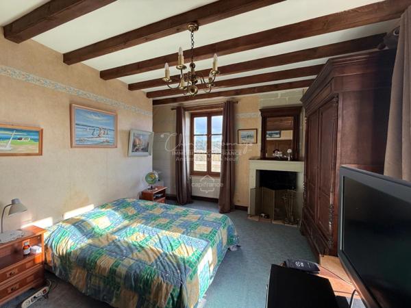 VIAGER OCCUPÉ – Maison de caractère avec piscine + dépendances – Grand jardin – LÉSIGNY (86)