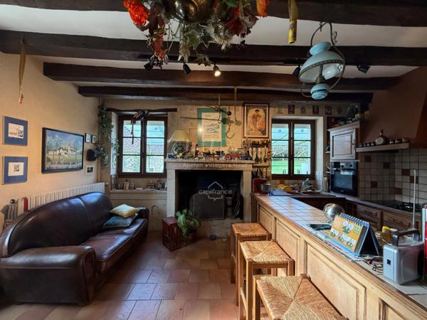 VIAGER OCCUPÉ – Maison de caractère avec piscine + dépendances – Grand jardin – LÉSIGNY (86)