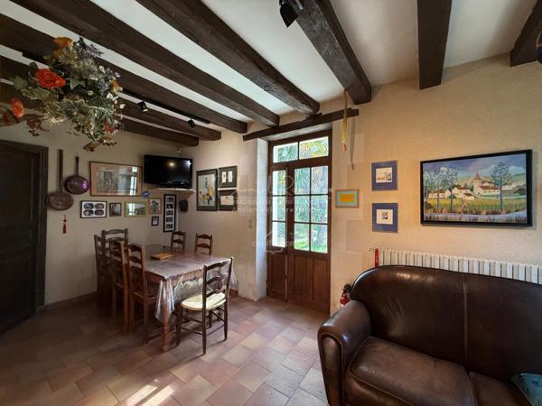 VIAGER OCCUPÉ – Maison de caractère avec piscine + dépendances – Grand jardin – LÉSIGNY (86)