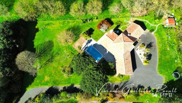 Maison/Villa 160 m² 5 pièces avec studio indépendant – Terrain clos et arboré de 3 500 m² avec piscine