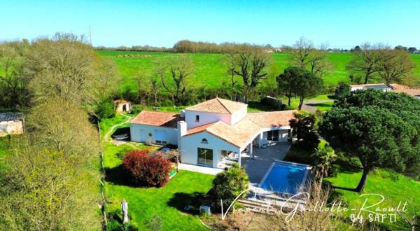Maison/Villa 160 m² 5 pièces avec studio indépendant – Terrain clos et arboré de 3 500 m² avec piscine