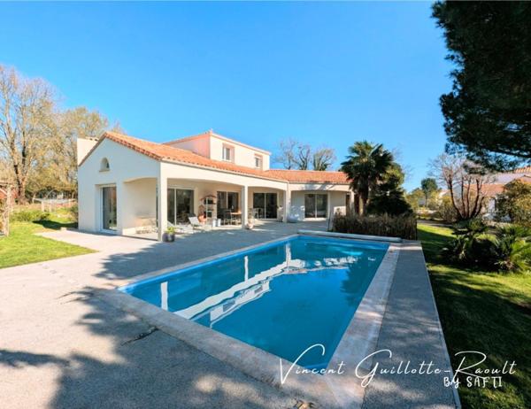 Maison/Villa 160 m² 5 pièces avec studio indépendant – Terrain clos et arboré de 3 500 m² avec piscine