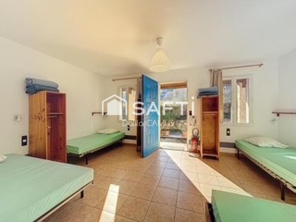 Belle propriété non loin du lac, fort potentiel, possibilité d'un revenu