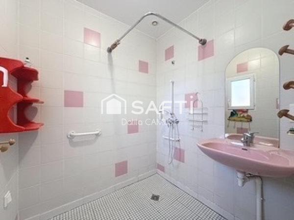 Belle propriété non loin du lac, fort potentiel, possibilité d'un revenu