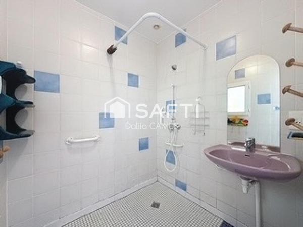 Belle propriété non loin du lac, fort potentiel, possibilité d'un revenu