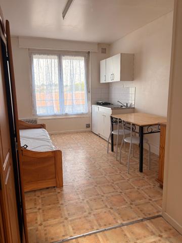 A LOUER STUDIO MEUBLE PROCHE DE LA GARE A ST QUENTIN 02100.