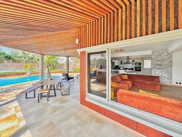 À vendre – Villa 7 pièces rénovée avec piscine à L’Étang-Salé-les-Bains (97427)