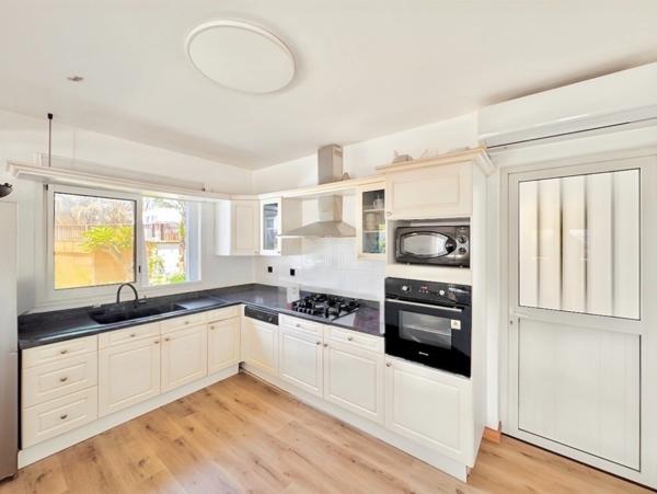 À vendre – Villa 7 pièces rénovée avec piscine à L’Étang-Salé-les-Bains (97427)