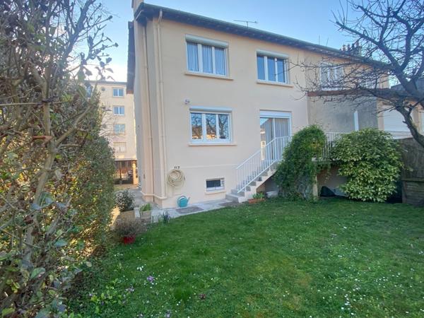 Maison familiale avec jardin et terrasse