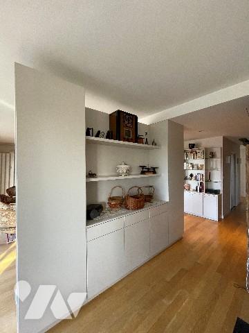 Splendide appartement refait à neuf avec terrasse rue de la Ravinnelle avec un garage et une cave.