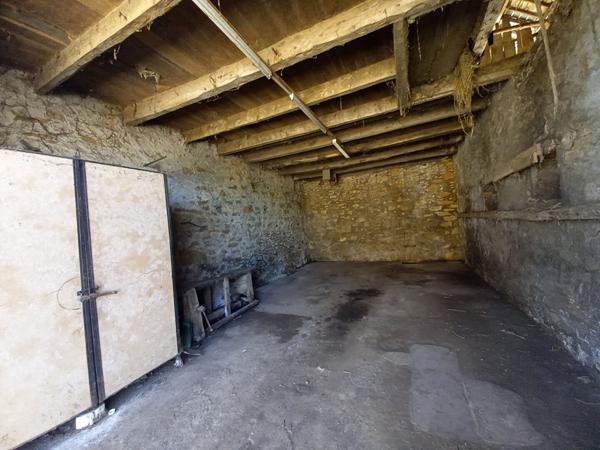 Grange en pierres avec fort potentiel sur Saint Sulpice