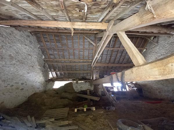 Grange en pierres avec fort potentiel sur Saint Sulpice