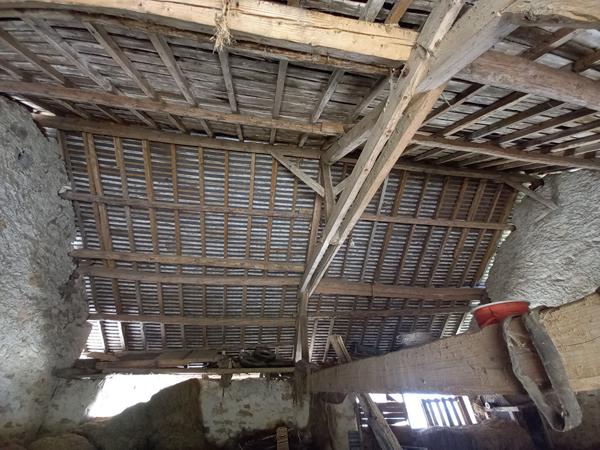 Grange en pierres avec fort potentiel sur Saint Sulpice