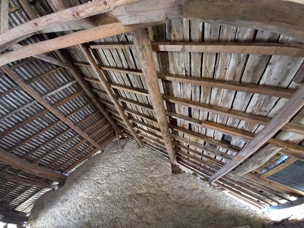 Grange en pierres avec fort potentiel sur Saint Sulpice