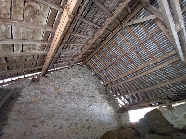 Grange en pierres avec fort potentiel sur Saint Sulpice