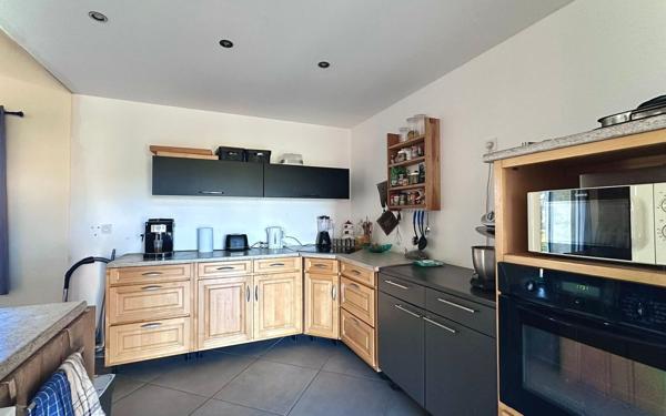 Maison à vendre    8 pièces •  Manhac