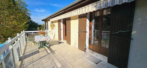 Maison  type 6 , sur sous-sol complet, terrain  arboré de 5734 m²