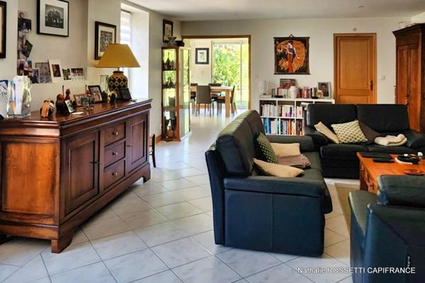 Maison à vendre 6 pièces LA GREVE SUR MIGNON (17)Maison de charme avec jardin paysagé et dépendance – 133 m² habitables sur 947 m² de terrain