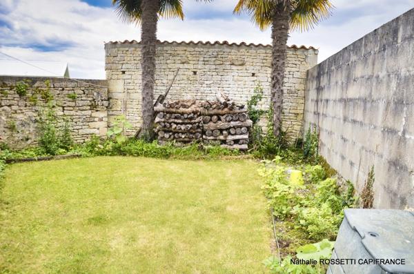 Maison à vendre 6 pièces LA GREVE SUR MIGNON (17)Maison de charme avec jardin paysagé et dépendance – 133 m² habitables sur 947 m² de terrain