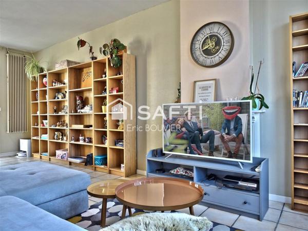 Charmante semi-individuelle avec garage et jardin et de beaux equipements!