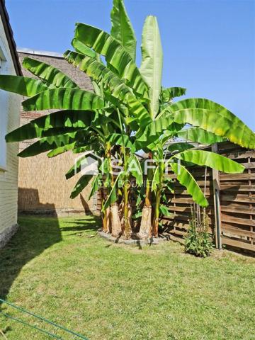 Charmante semi-individuelle avec garage et jardin et de beaux equipements!