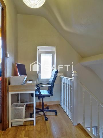 Charmante semi-individuelle avec garage et jardin et de beaux equipements!