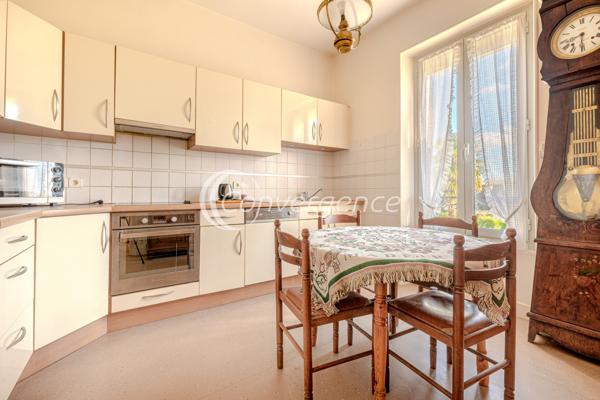 Maison
                                                                                                                                                                                                                                                                                                                        5 pièce(s)                                                                                                                                                                                                          3 chambre(s)                                                                                                                                                                                                          119  m²