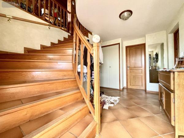 Maison à vendre à Saint-Chély-d'Apcher en Lozère (48200), ref : 48032-187