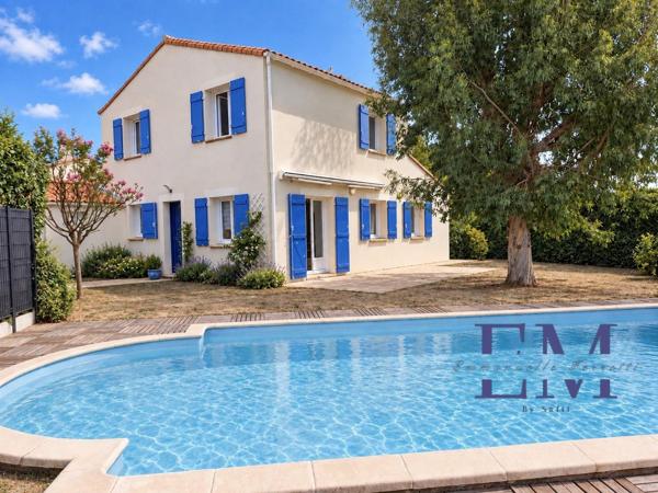 MAISON AVEC PISCINE A PROXIMITE DES COMMERCES, 8 KMS PLAGES