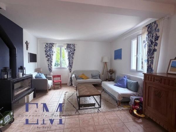 MAISON AVEC PISCINE A PROXIMITE DES COMMERCES, 8 KMS PLAGES
