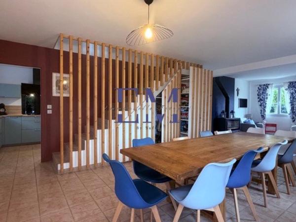 MAISON AVEC PISCINE A PROXIMITE DES COMMERCES, 8 KMS PLAGES