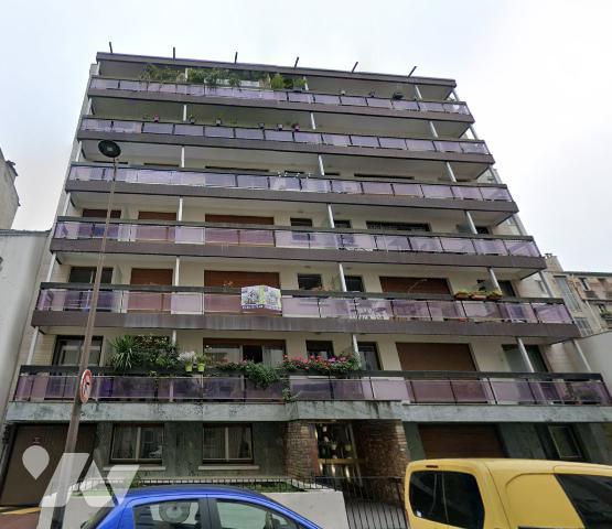 2 chambres, séjour, cuisine, salle d'eau et WC séparés. 3e étage avec ascenseur