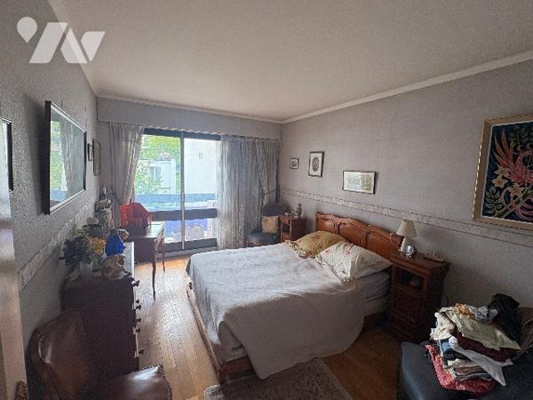 2 chambres, séjour, cuisine, salle d'eau et WC séparés. 3e étage avec ascenseur