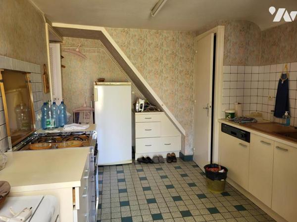 MAISON D'HABITATION AVEC JARDIN