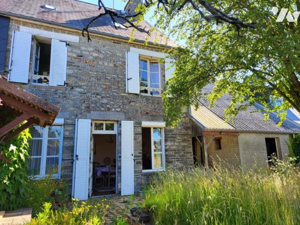 MAISON D'HABITATION AVEC JARDIN