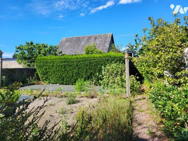 MAISON D'HABITATION AVEC JARDIN