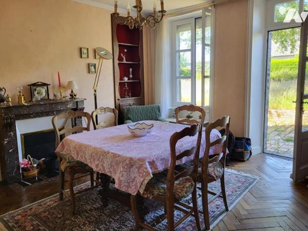 MAISON D'HABITATION AVEC JARDIN