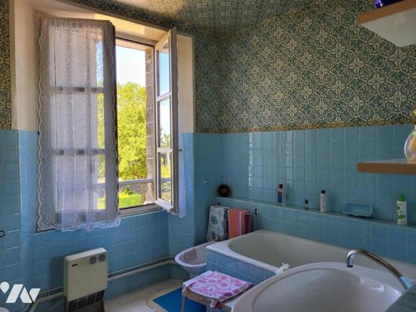 MAISON D'HABITATION AVEC JARDIN