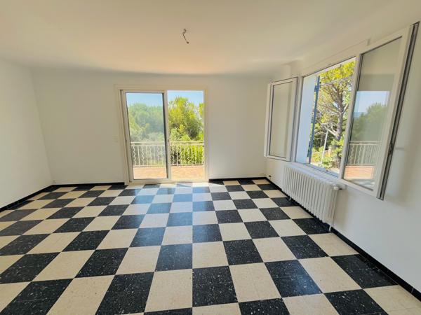 Saint-Saturnin-lès-Apt (84490) Proche village avec vue dominante