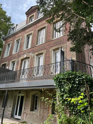 Appartement  T2 de charme entièrement rénové avec parking