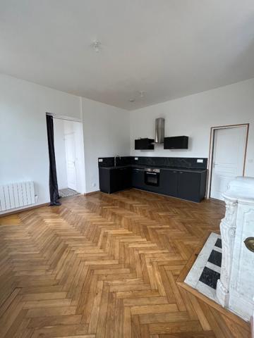 Appartement  T2 de charme entièrement rénové avec parking