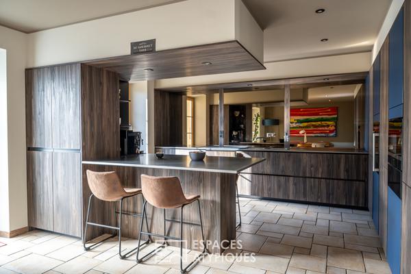 Maison familiale du XIXe siècle avec piscine et dépendances