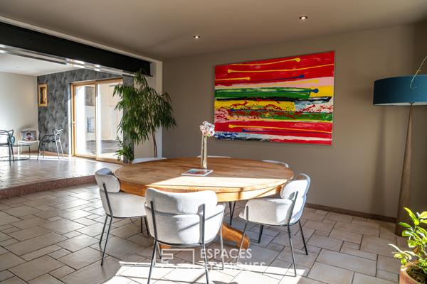 Maison familiale du XIXe siècle avec piscine et dépendances