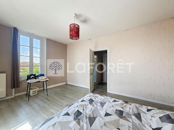 Achat maison près de MARTAIZE - 6 pièce(s) - 255 m² - 130 000 €