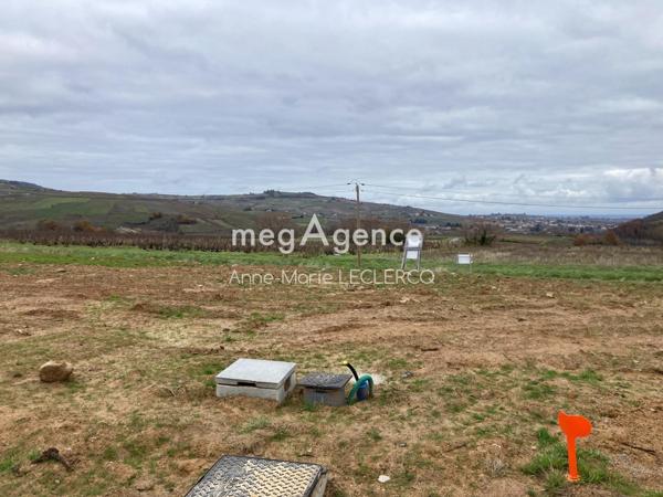 Terrain à EMERINGES, 69840 - 722m²