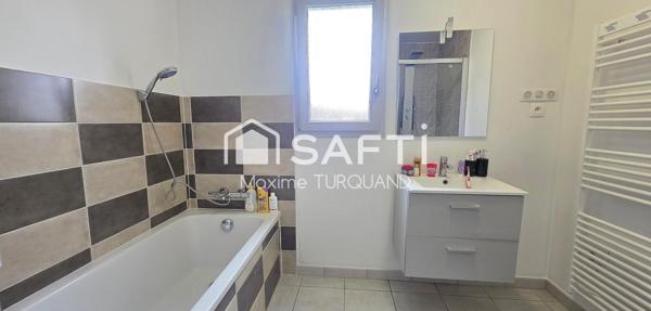 Pavillon plain-pied de 2018, 3 chambres, 1050m² de terrain.